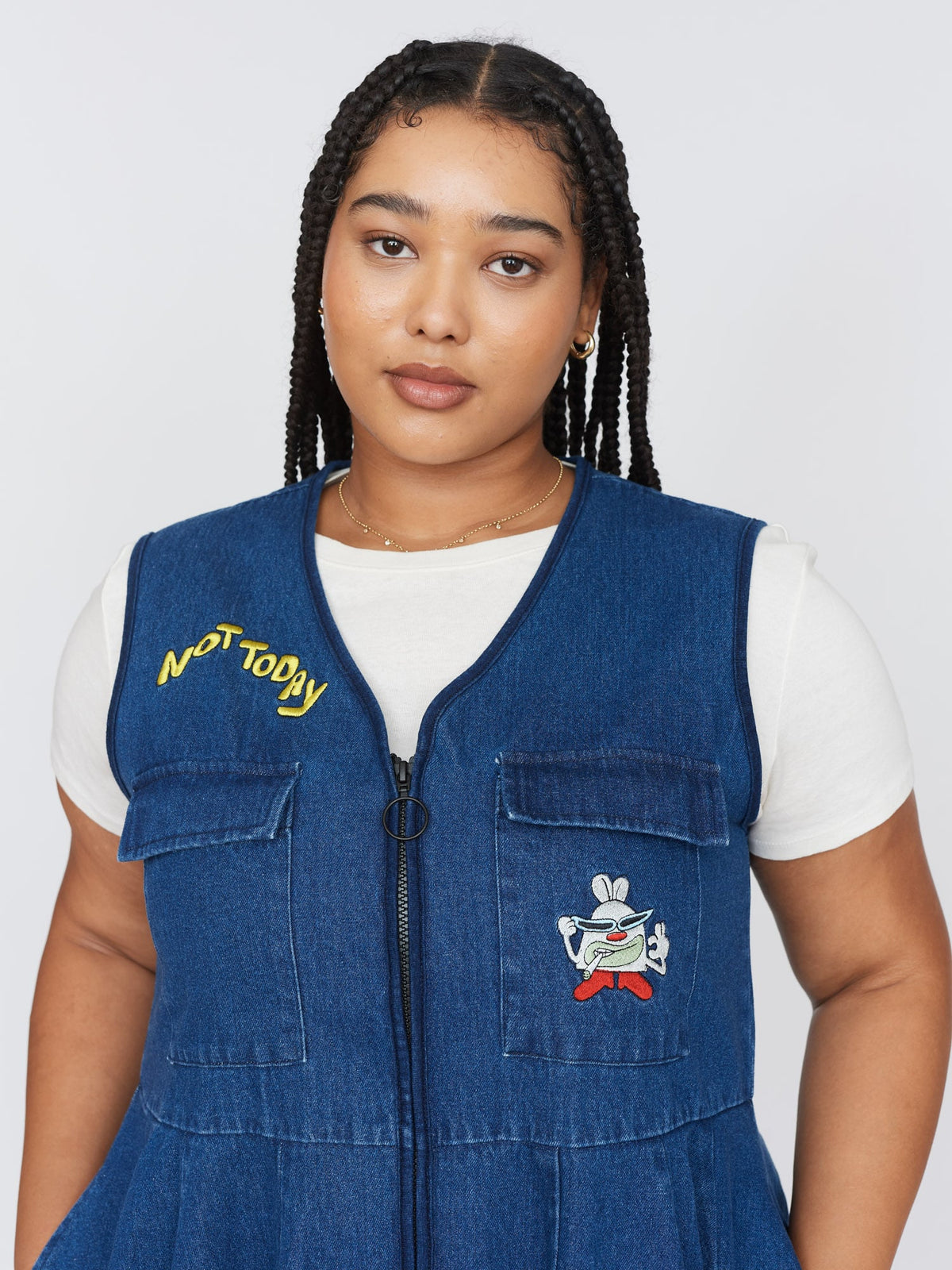 model:Zaynab wears size XXL and is 5’8”
