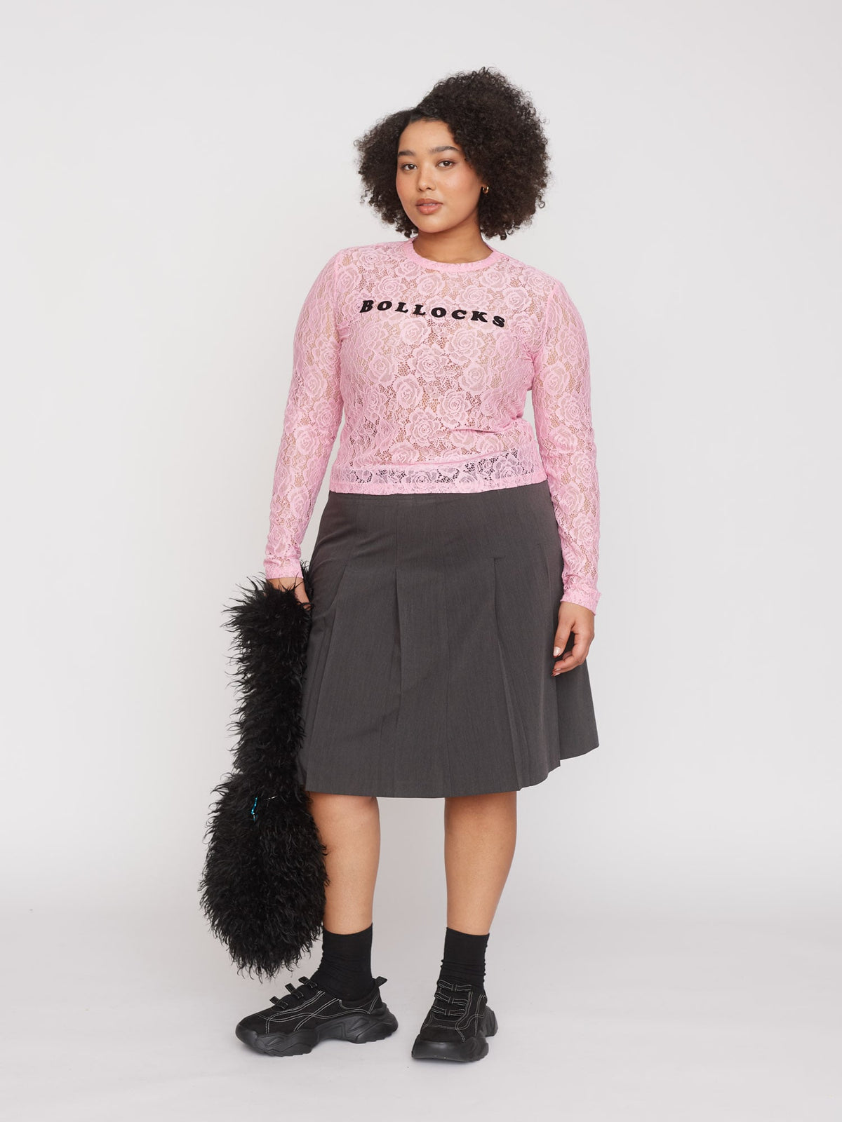 model:Zaynab wears size XXL and is 5’8”