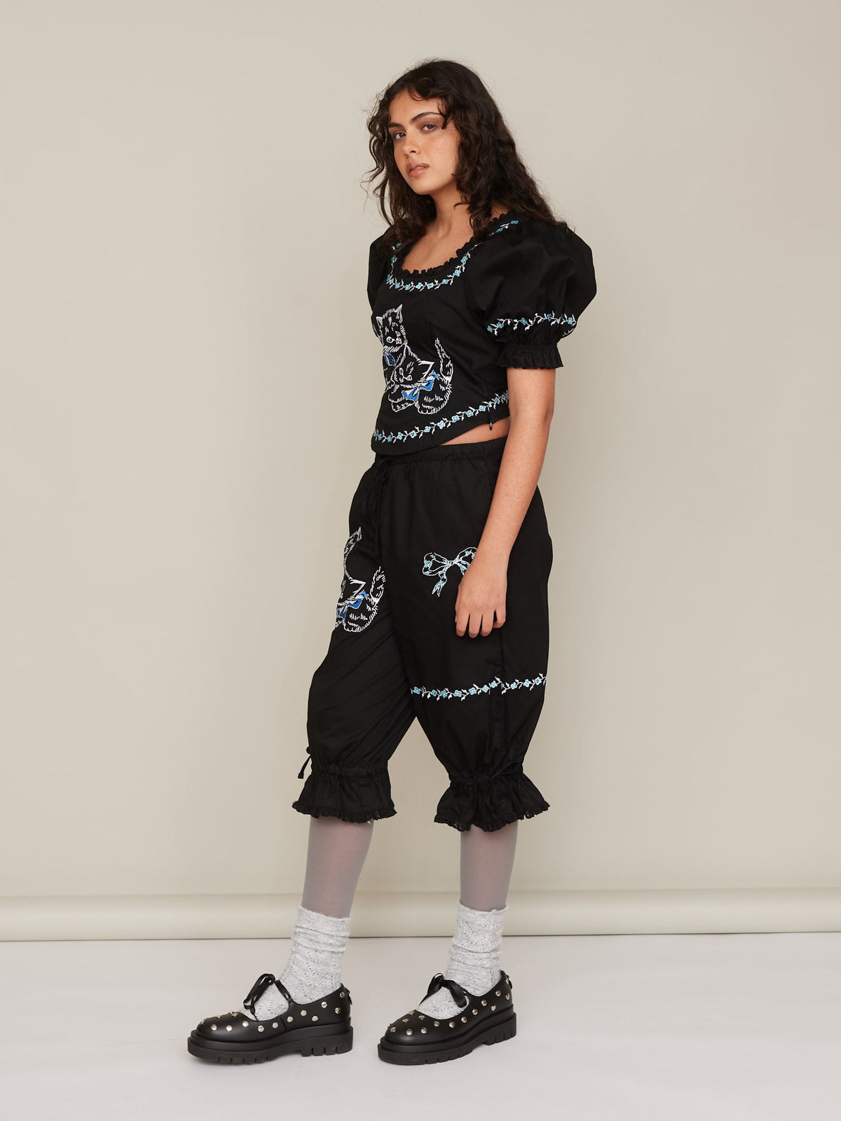 model:Tosca wears size S and is 5’8”