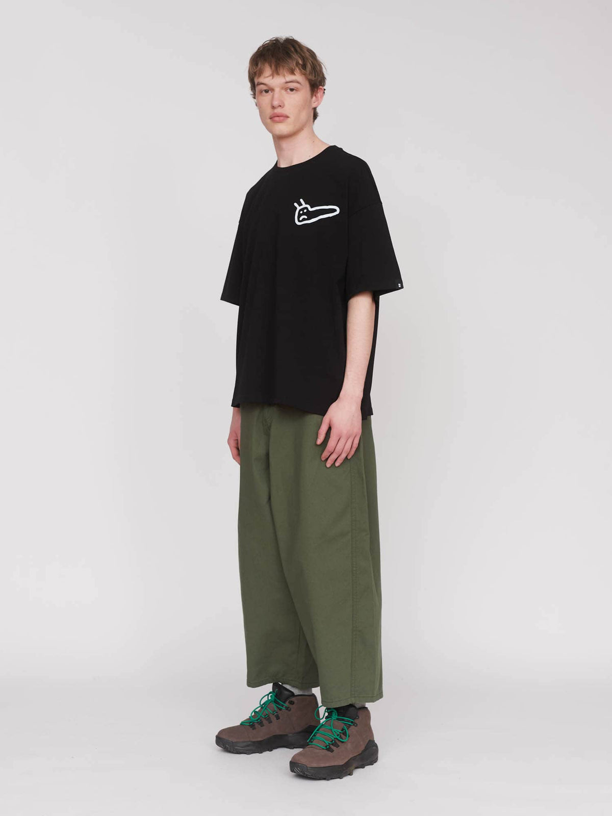 model:Harry wears size L and is 6’2”