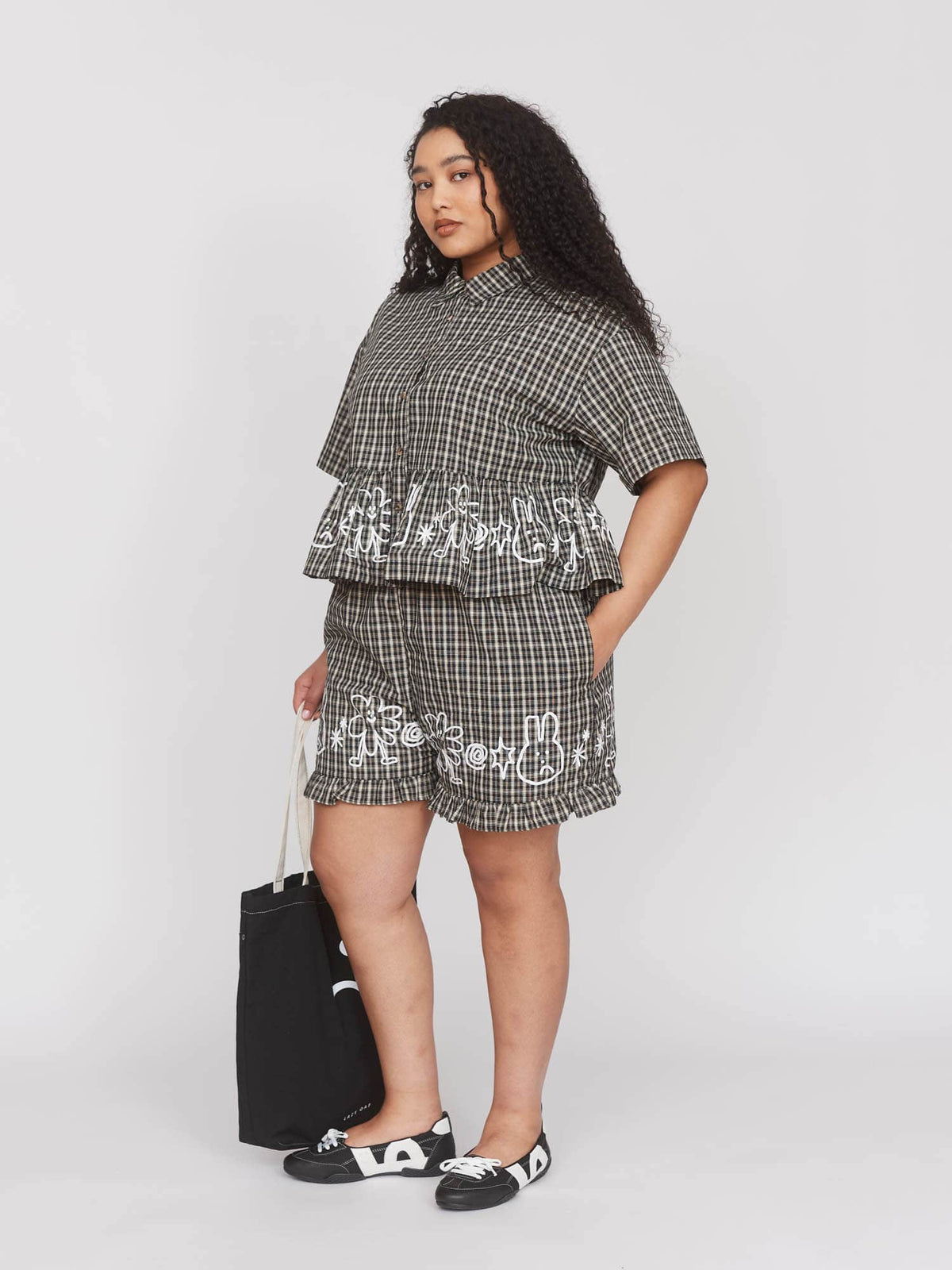 model:Zaynab wears size XXL and is 5’8”, collection-curve