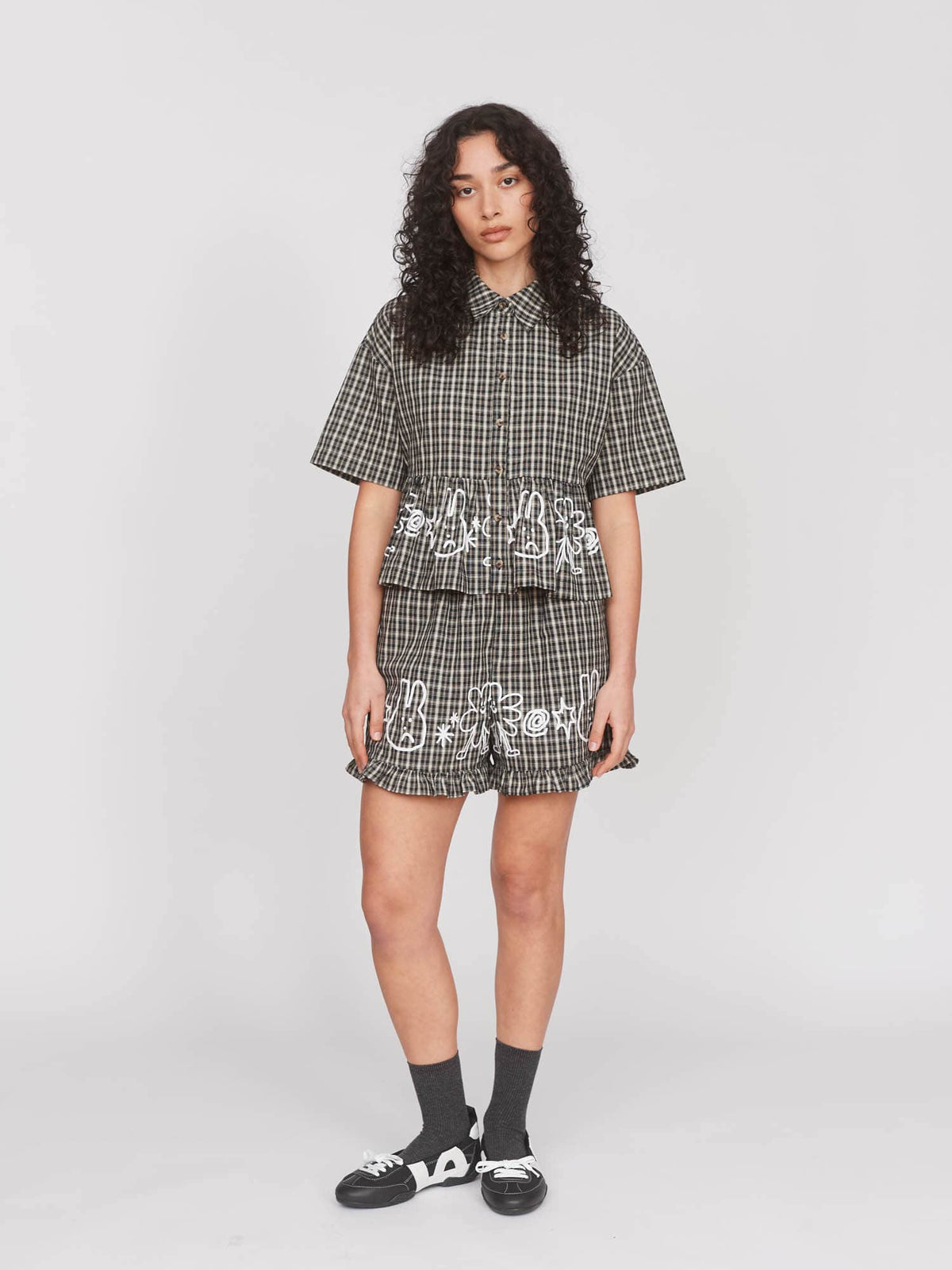 model:Seren wears size S and 8 is 5’8”
