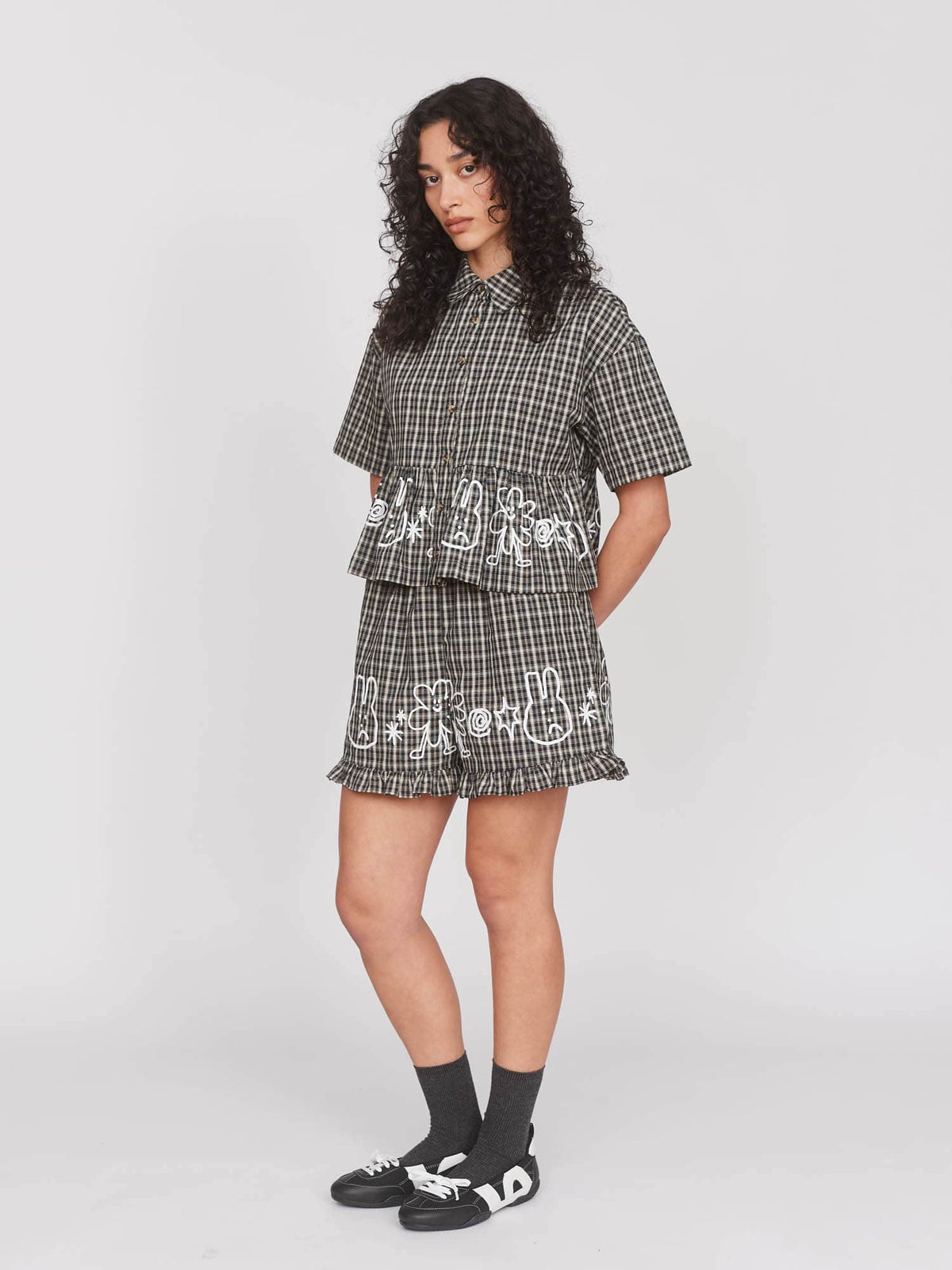 model:Seren wears size S and is 5’8”