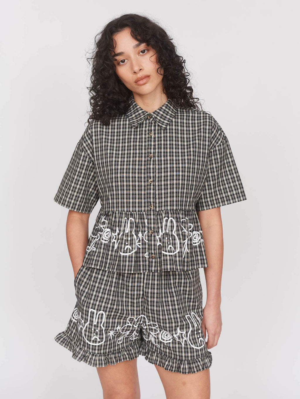 model:Seren wears size S and 8 is 5’8”