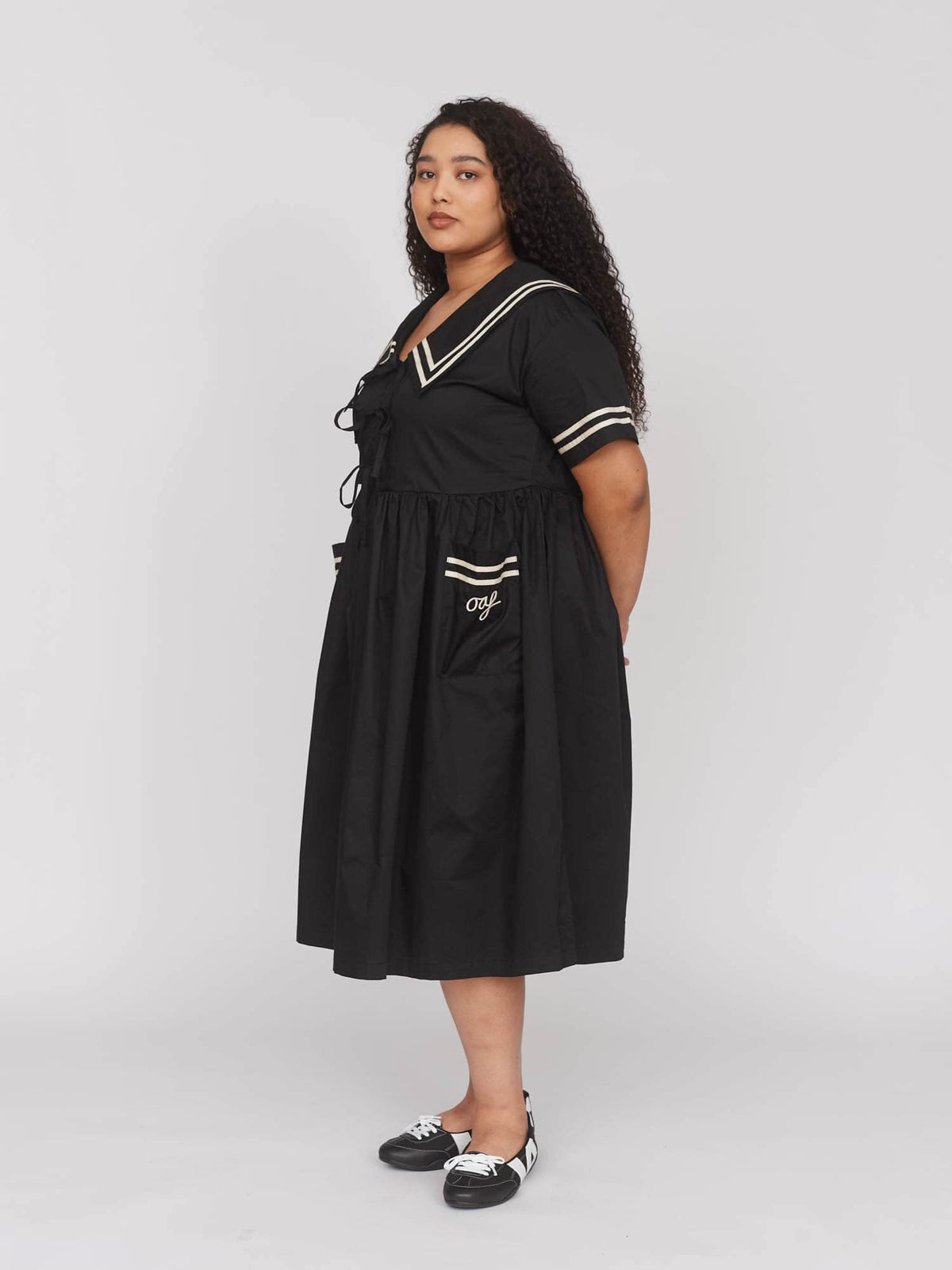 model:Zaynab wears size XXL and is 5’8”