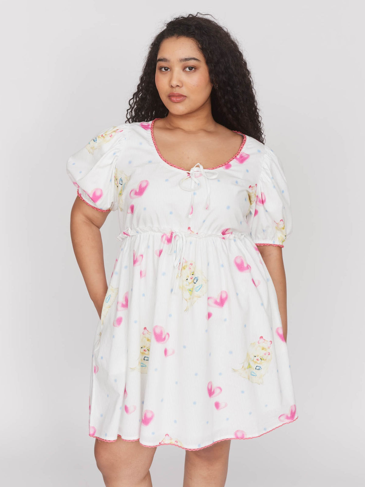 model:Zaynab wears size XXL and is 5’8”