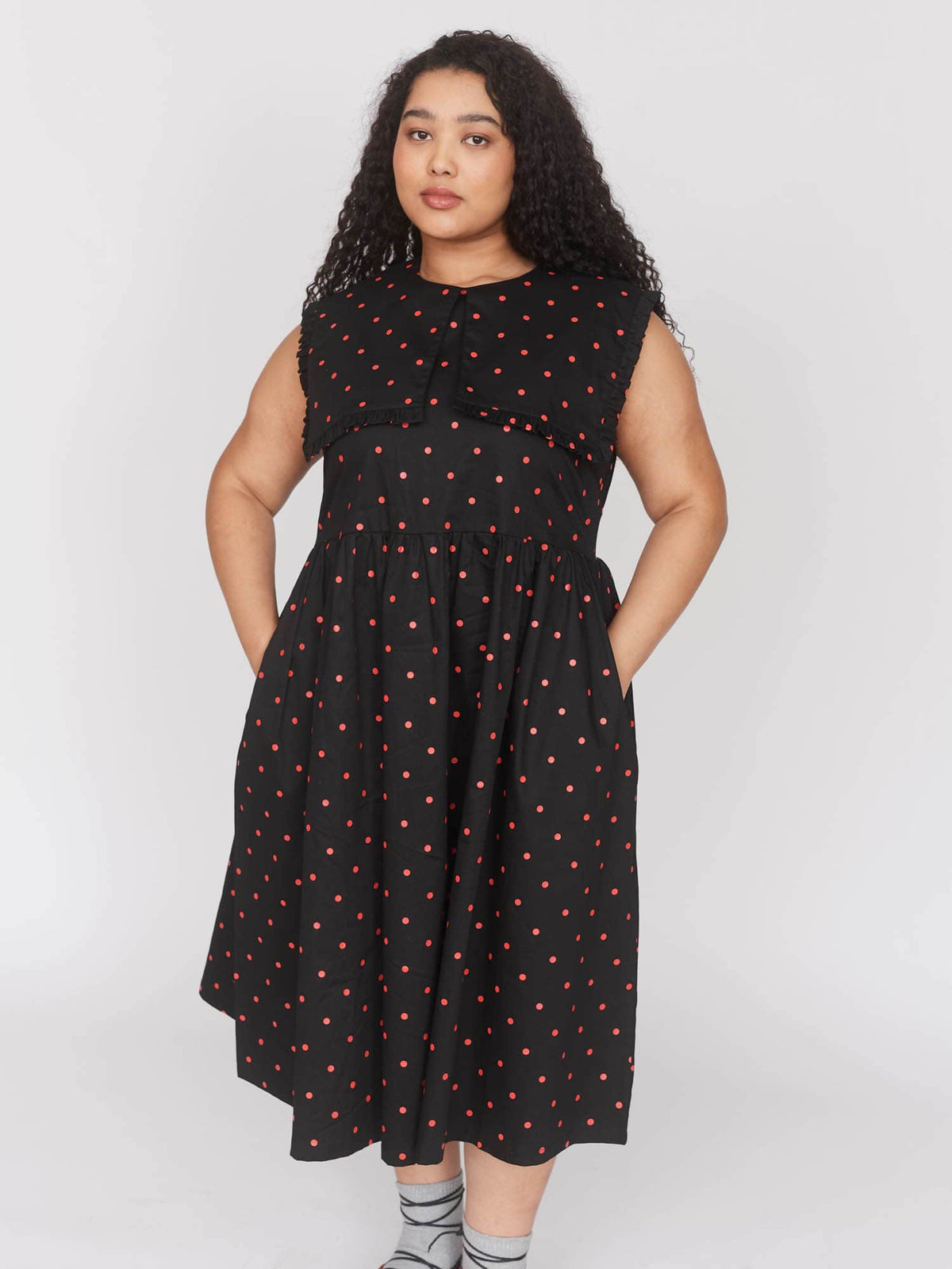 model:Zaynab wears size XXL and is 5’8”
