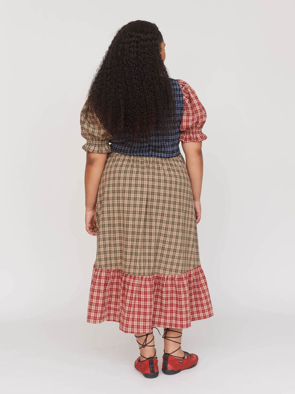 model:Zaynab wears size XXL and is 5’8”