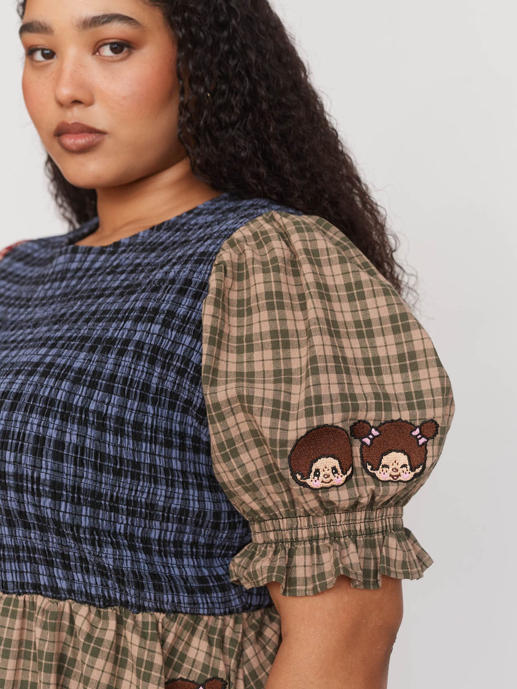 model:Zaynab wears size XXL and is 5’8”