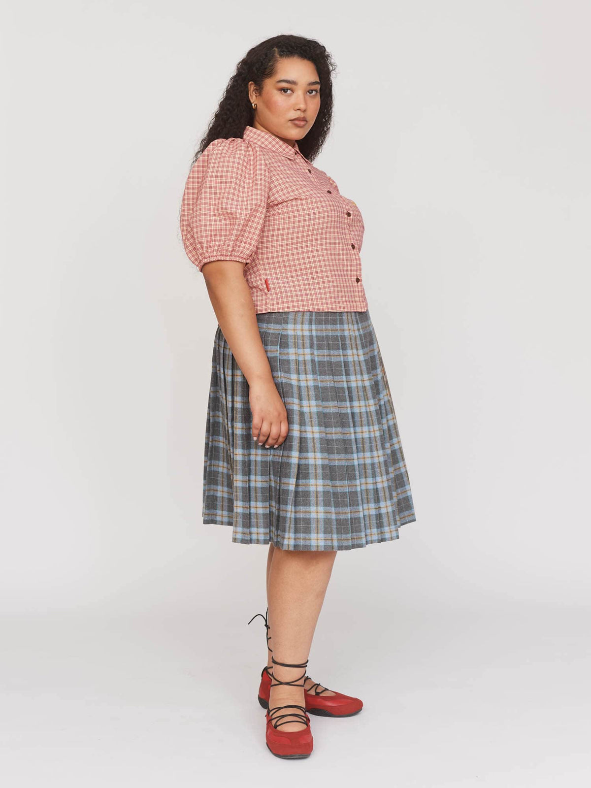 model:Zaynab wears size 18 and is 5’8”