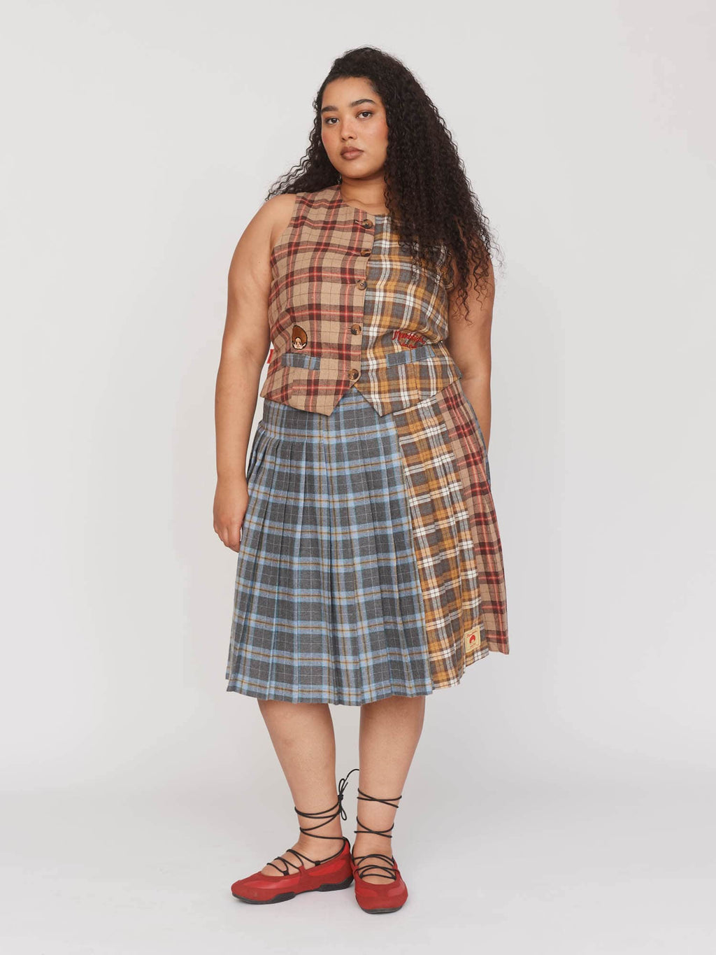 model:Zaynab wears size XXL and is 5’8”, collection-curve