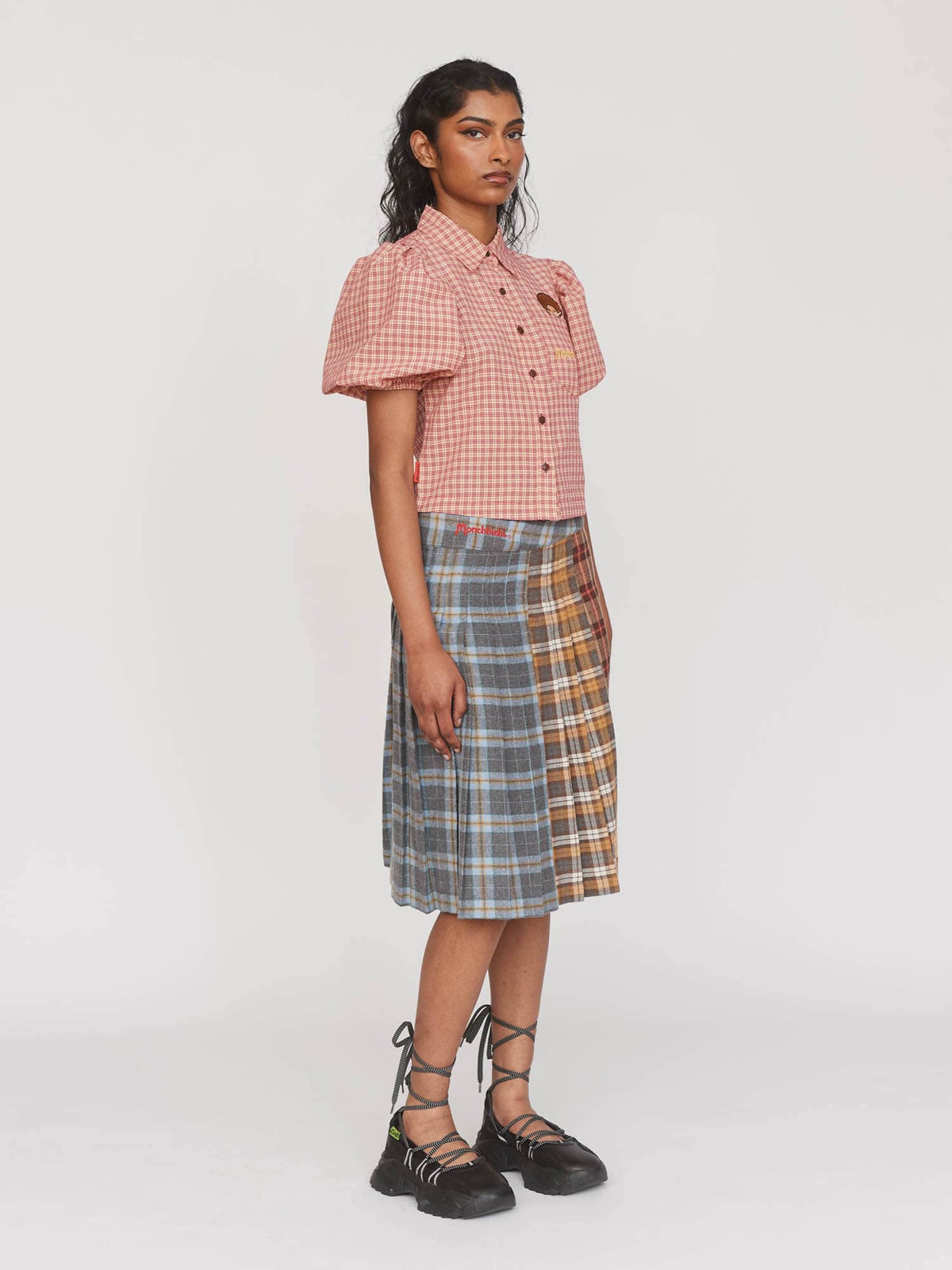 model:Kerethika wears size 8 and is 5’ 7”
