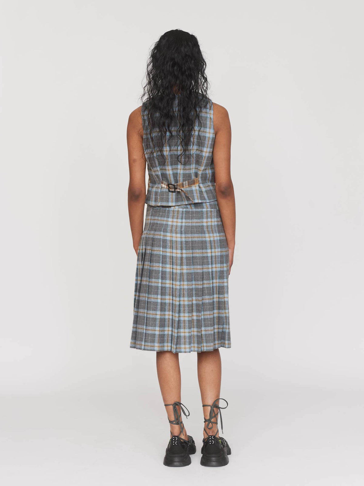 model:Kerethika wears size S and is 5’ 7”