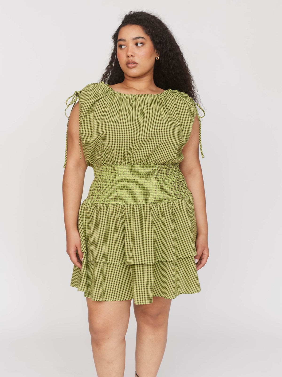 collection-curve, model:Zaynab wears size 18 and is 5’8”