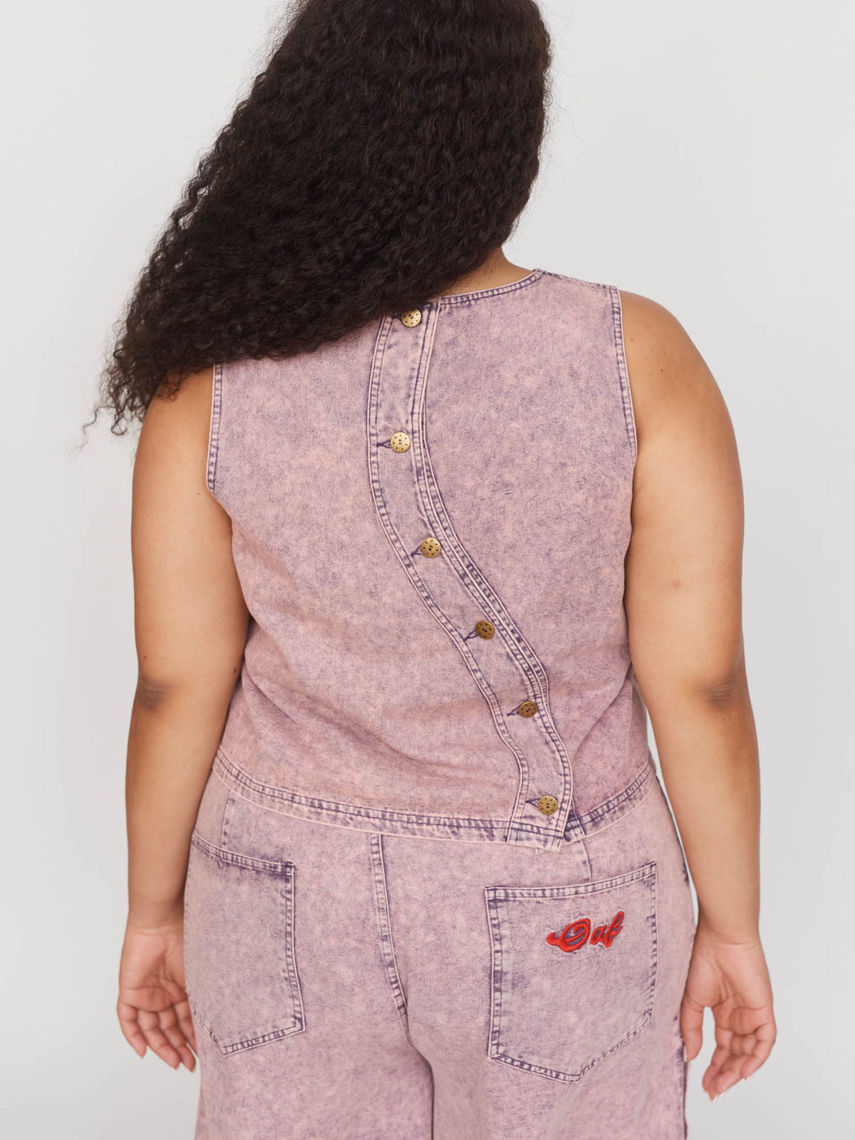 model:Zaynab wears size XXL and is 5’8”