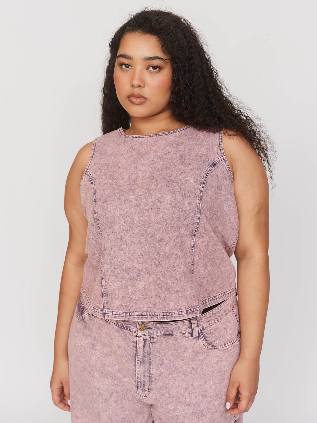 collection-curve, model:Zaynab wears size XXL and is 5’8”
