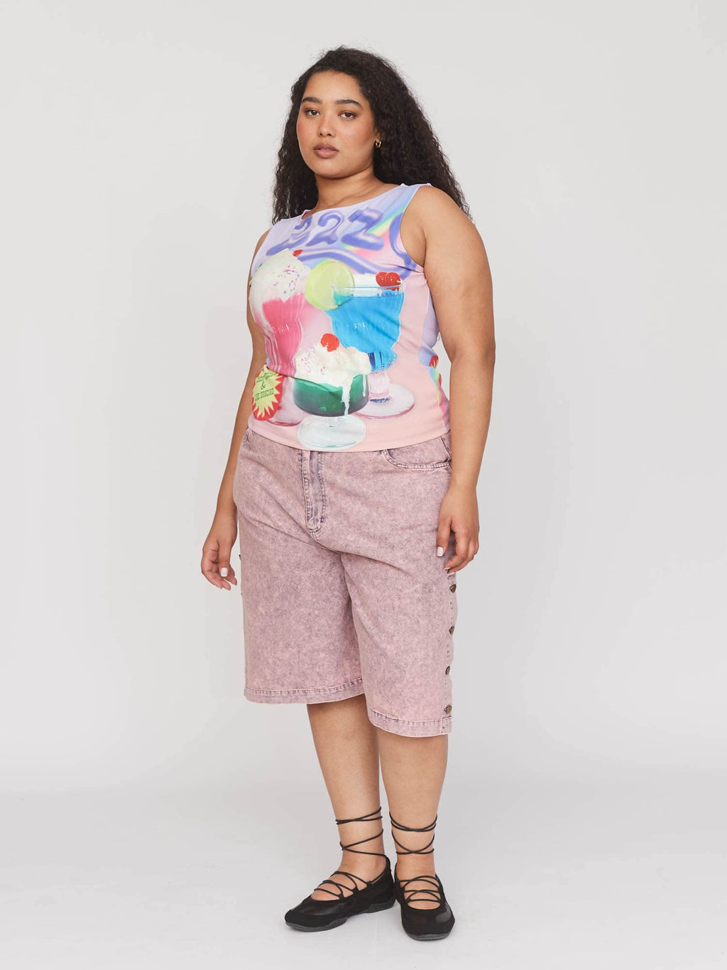 model:Zaynab wears size XXL and is 5’8”