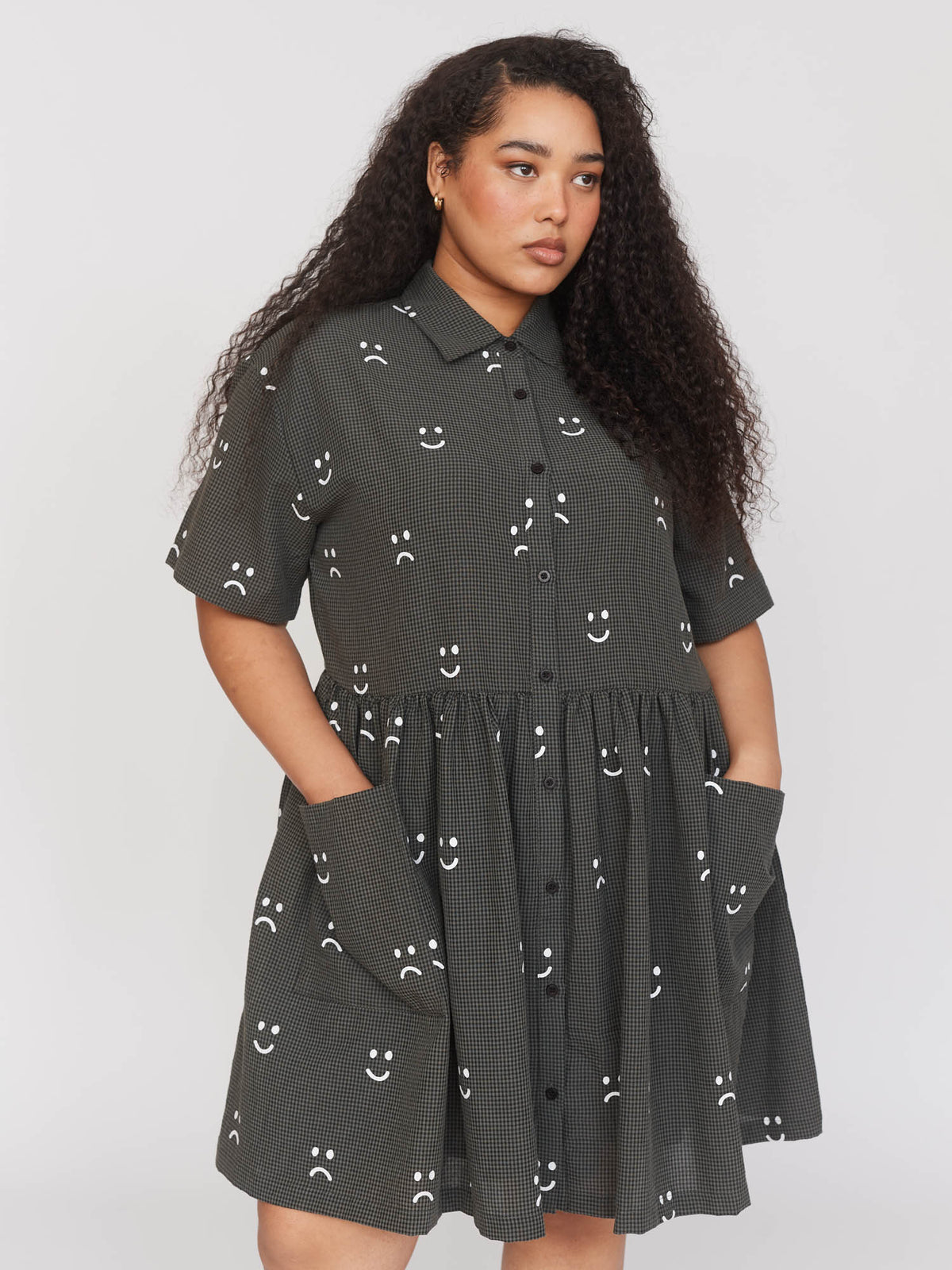 model:Zaynab wears size 18 and is 5’8”