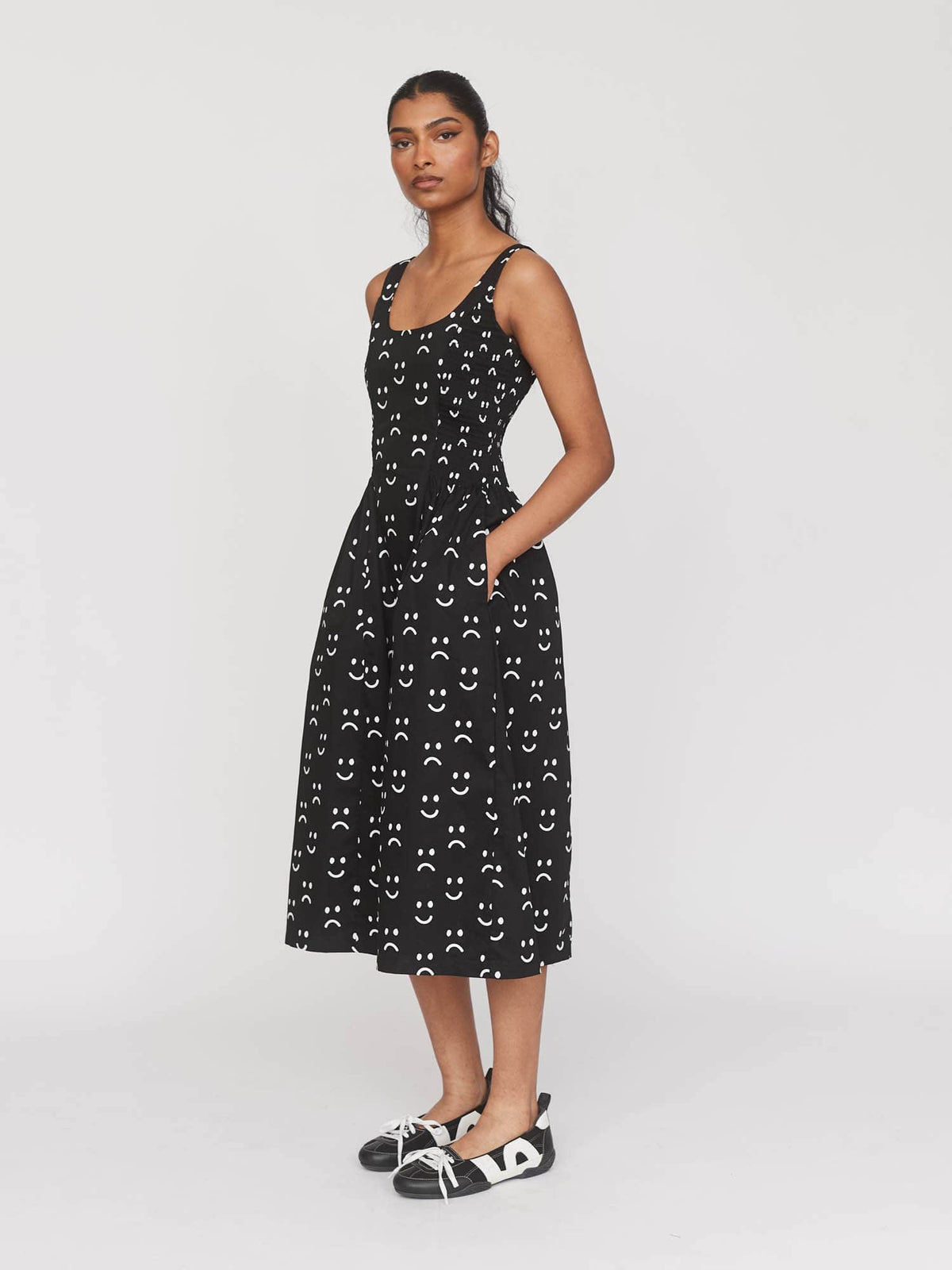 model:Kerethika wears size 8 and is 5’ 7”