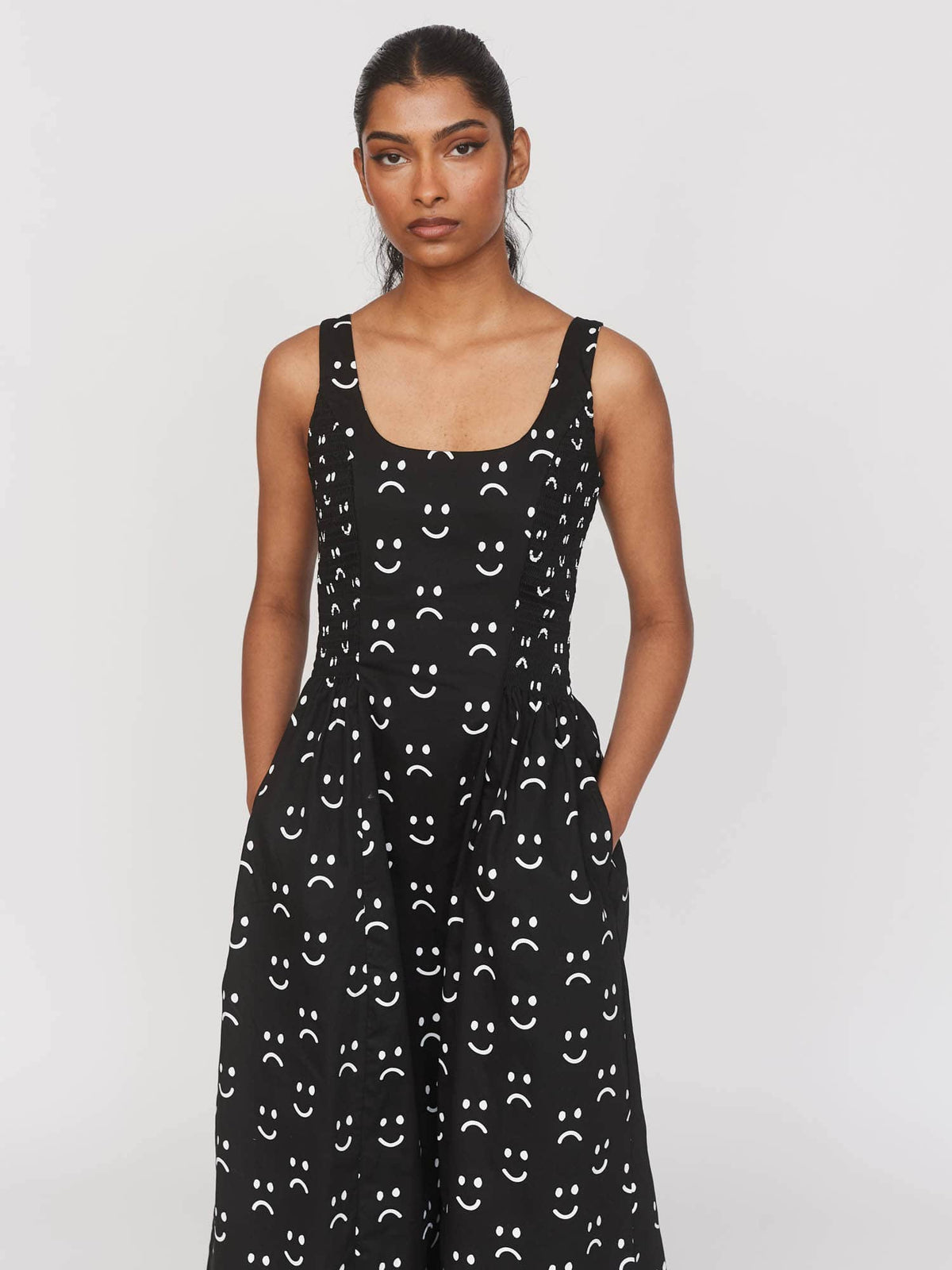 model:Kerethika wears size 8 and is 5’ 7”