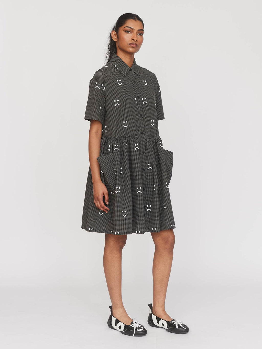 model:Kerethika wears size 8 and is 5’ 7”
