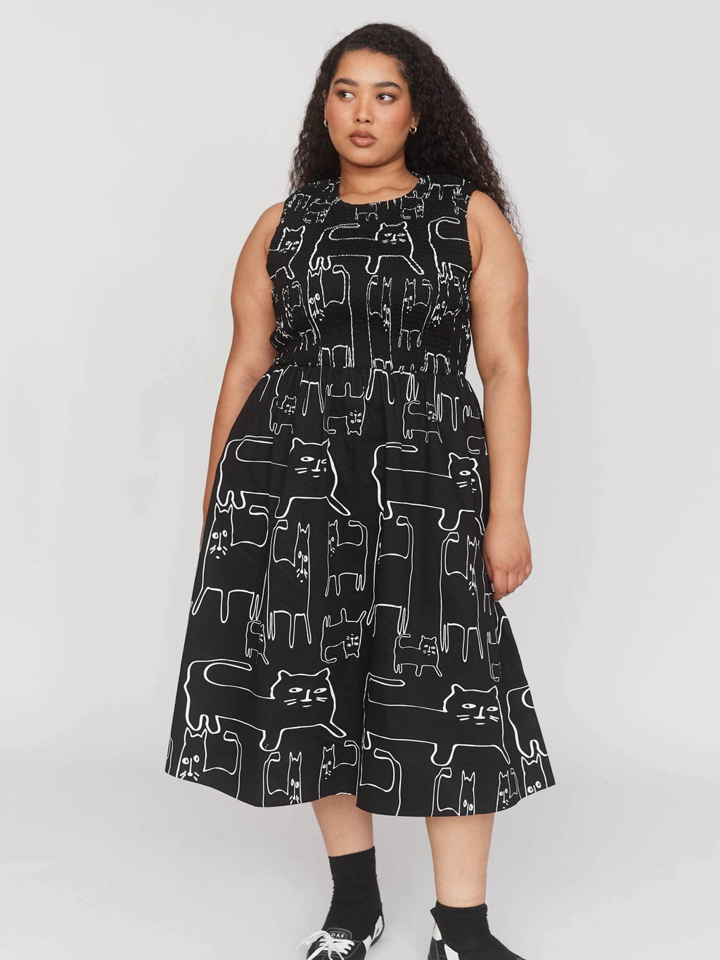  model:Zaynab wears size 18 and is 5’8”