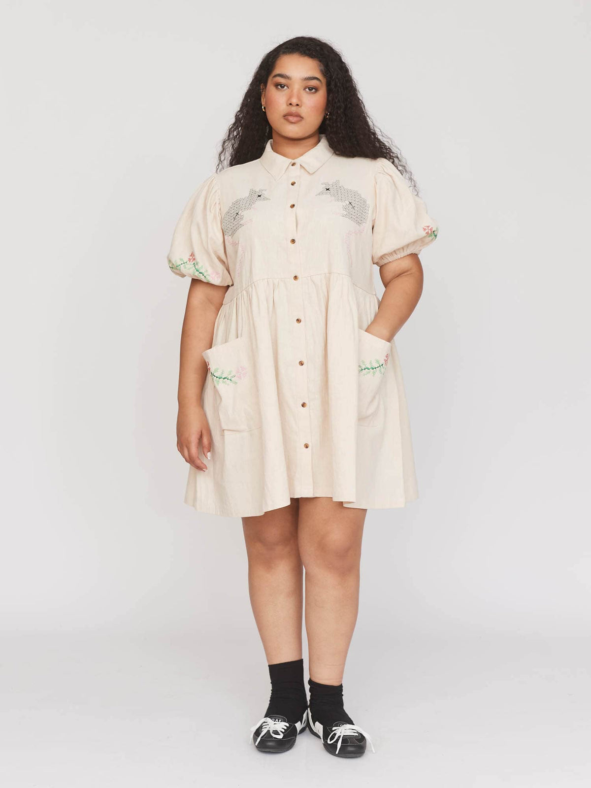 collection-curve, model:Zaynab wears size 18 and is 5’8”