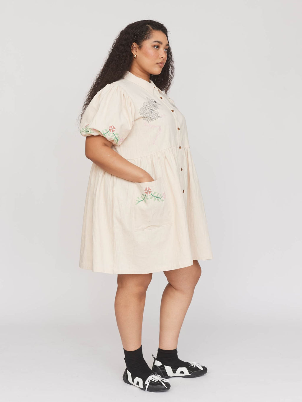 model:Zaynab wears size 18 and is 5’8”