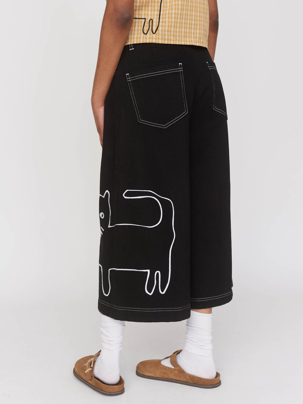 model:Kerethika wears size 8 and is 5’ 7”