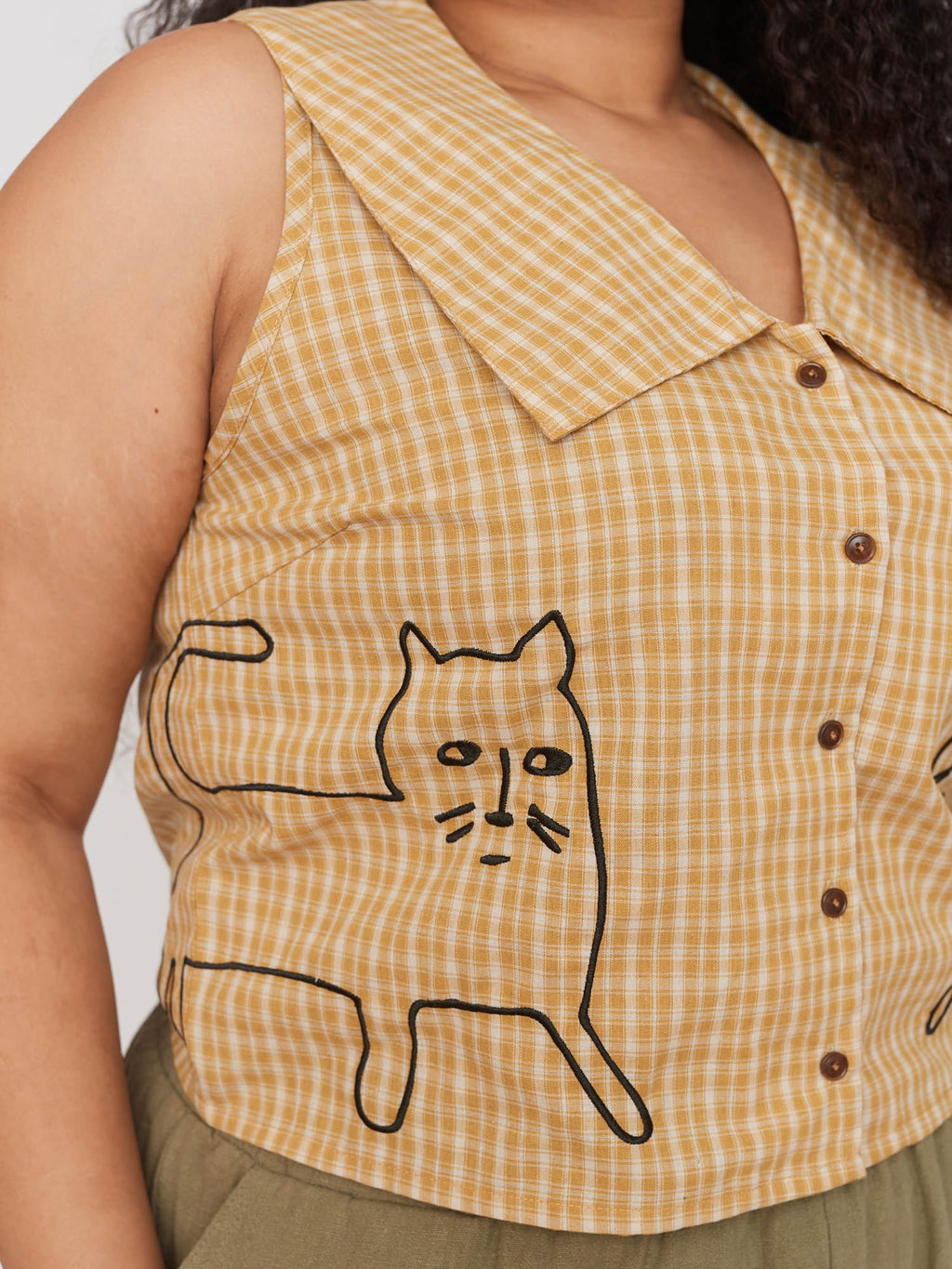 model:Zaynab wears size XXL and is 5’8”