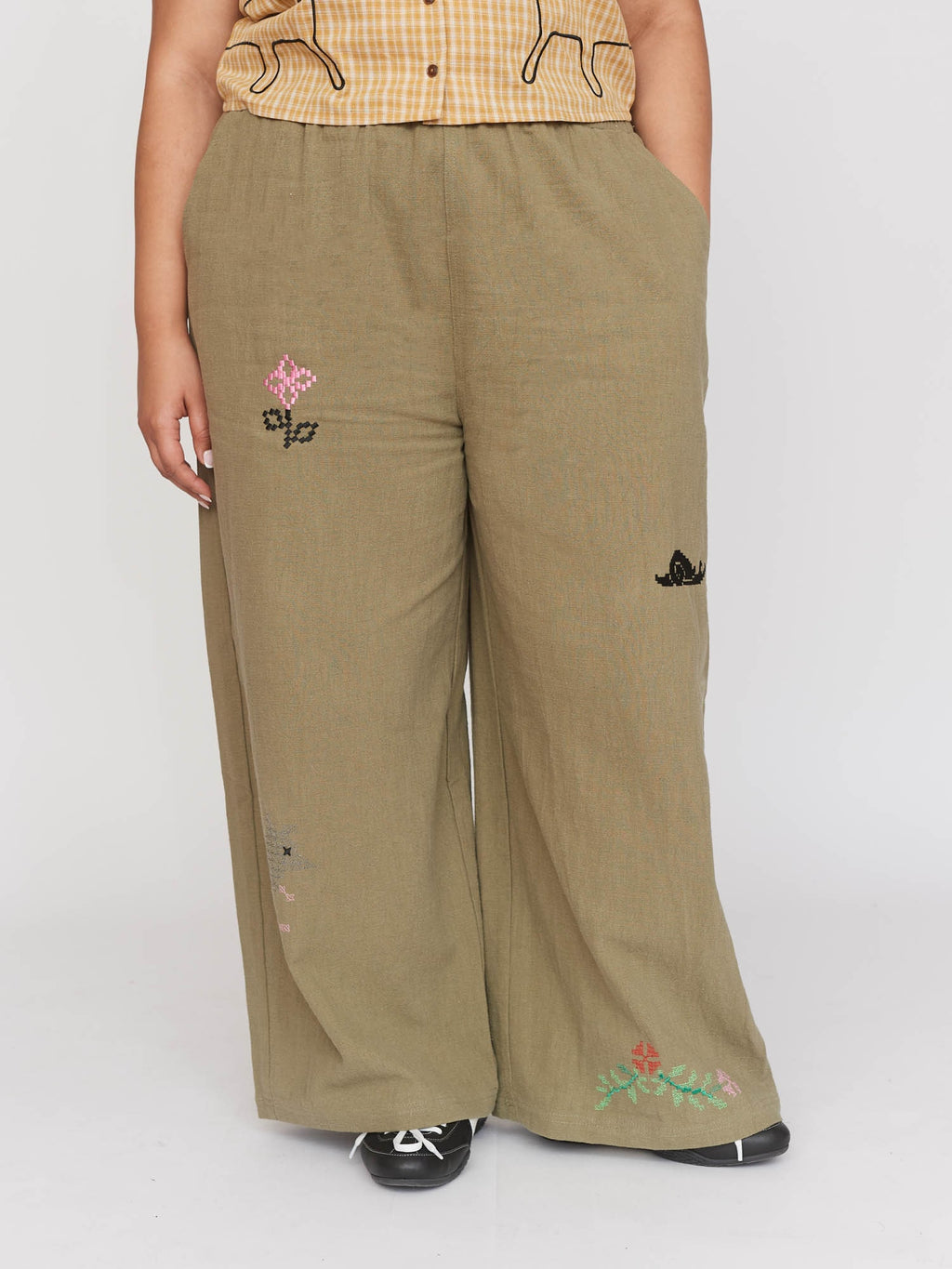 model:Zaynab wears size XXL and is 5’8”