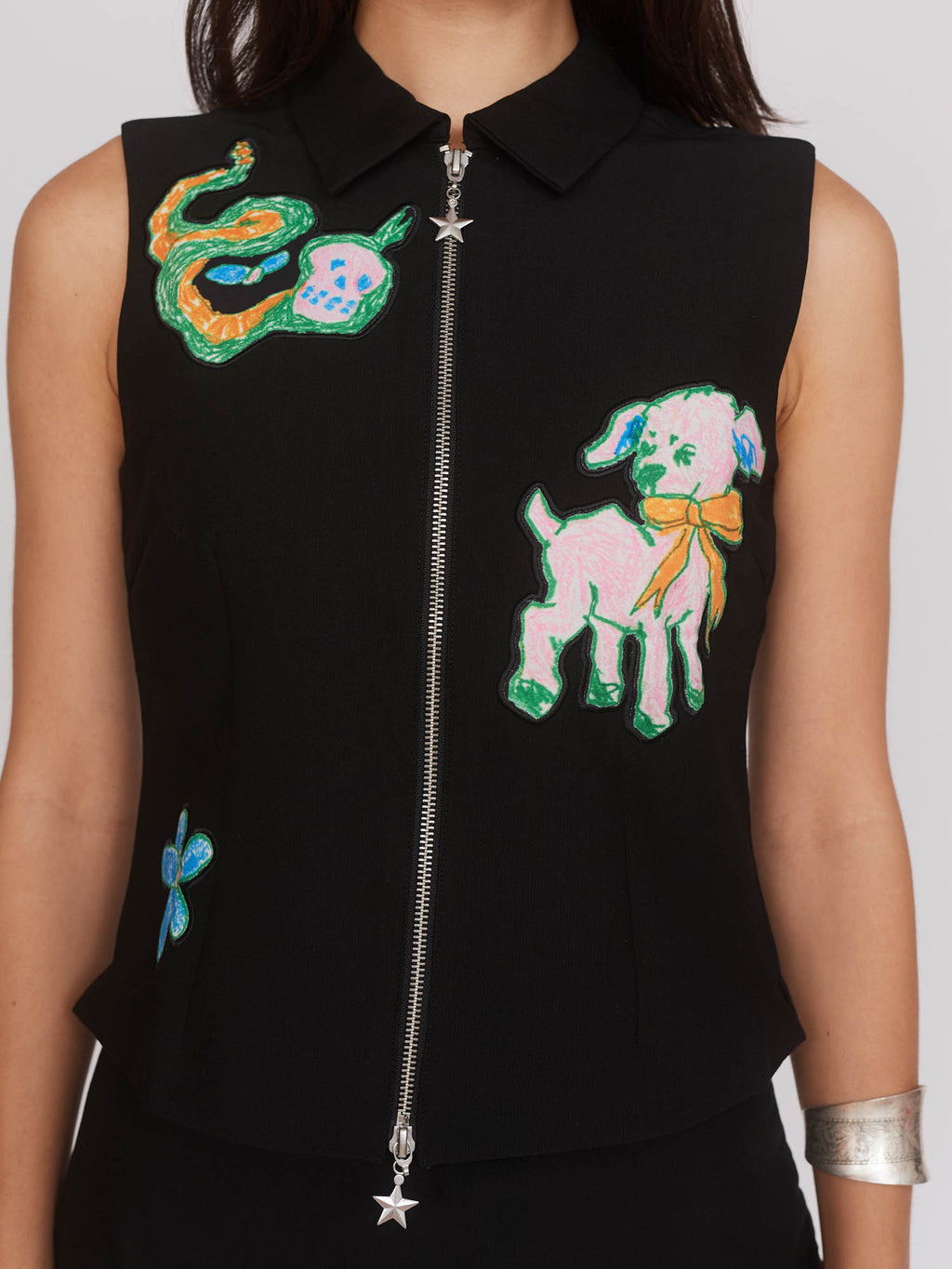 model:Aira wears size 8 and is 5’9”