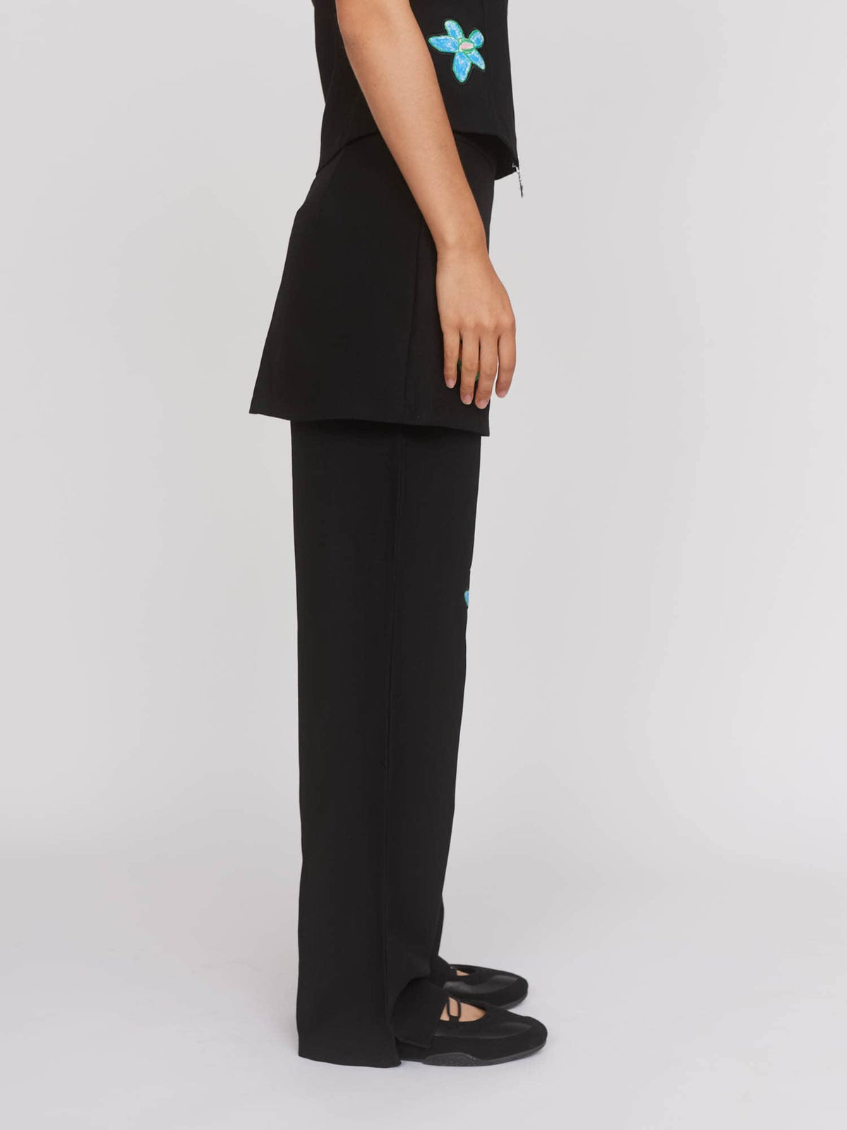 model:Aira wears size 8 and is 5’9”