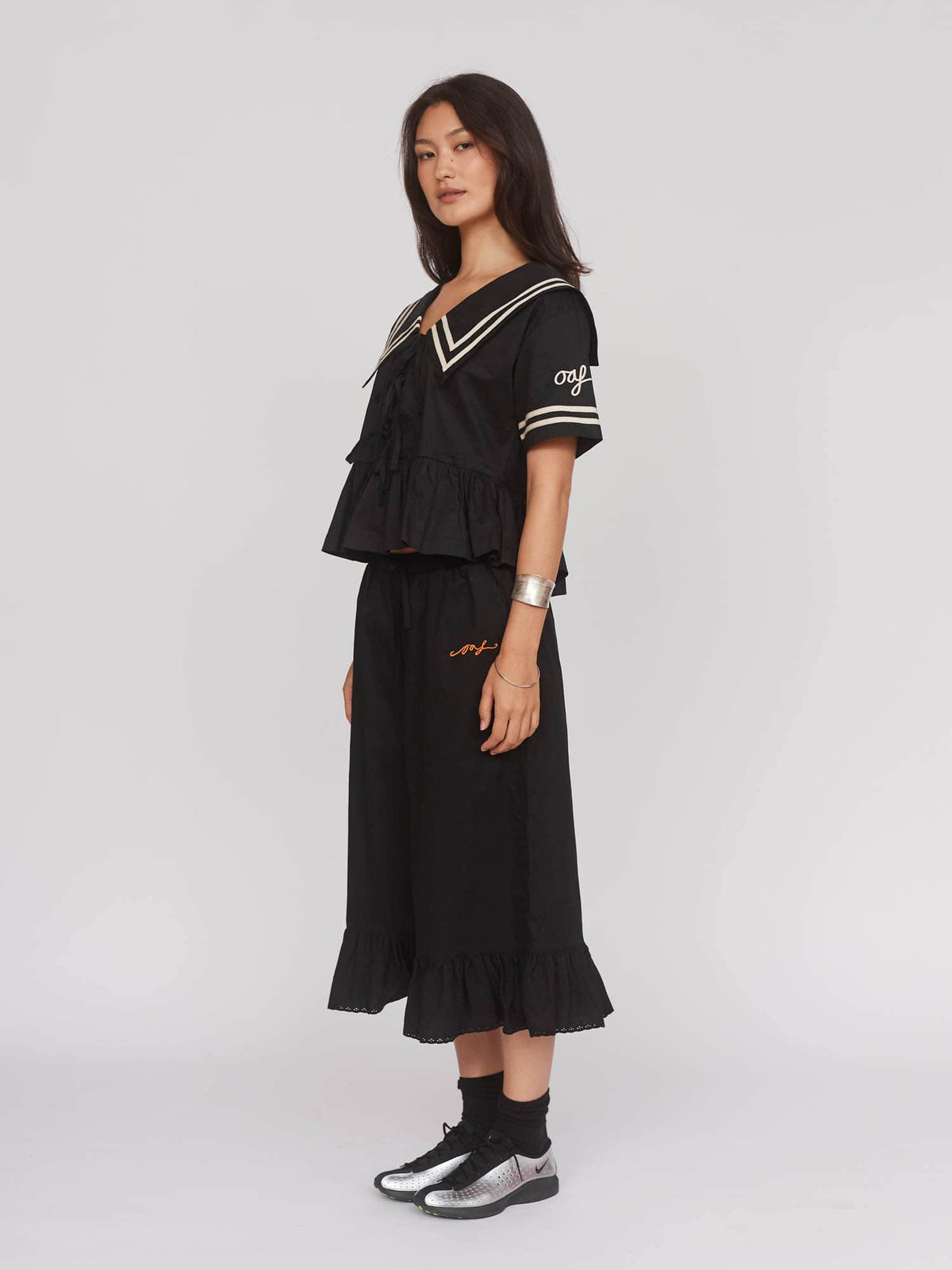 model:Aira wears size S and is 5’9”