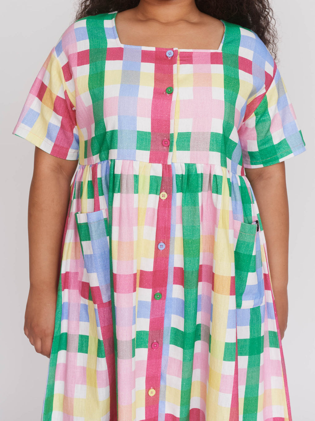 model:Zaynab wears size XXL and is 5’8”