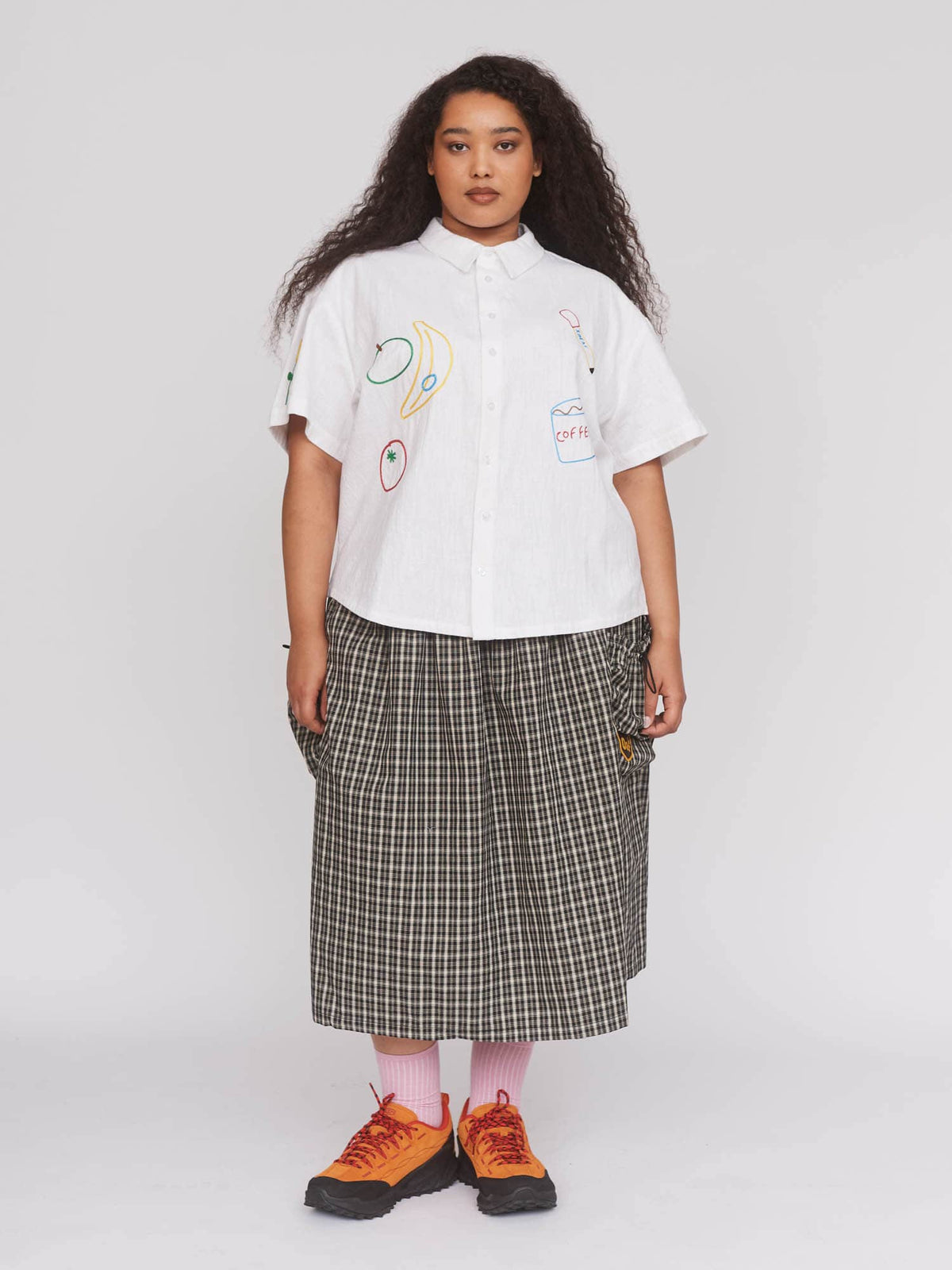 model:Zaynab wears size XXL and is 5’8”