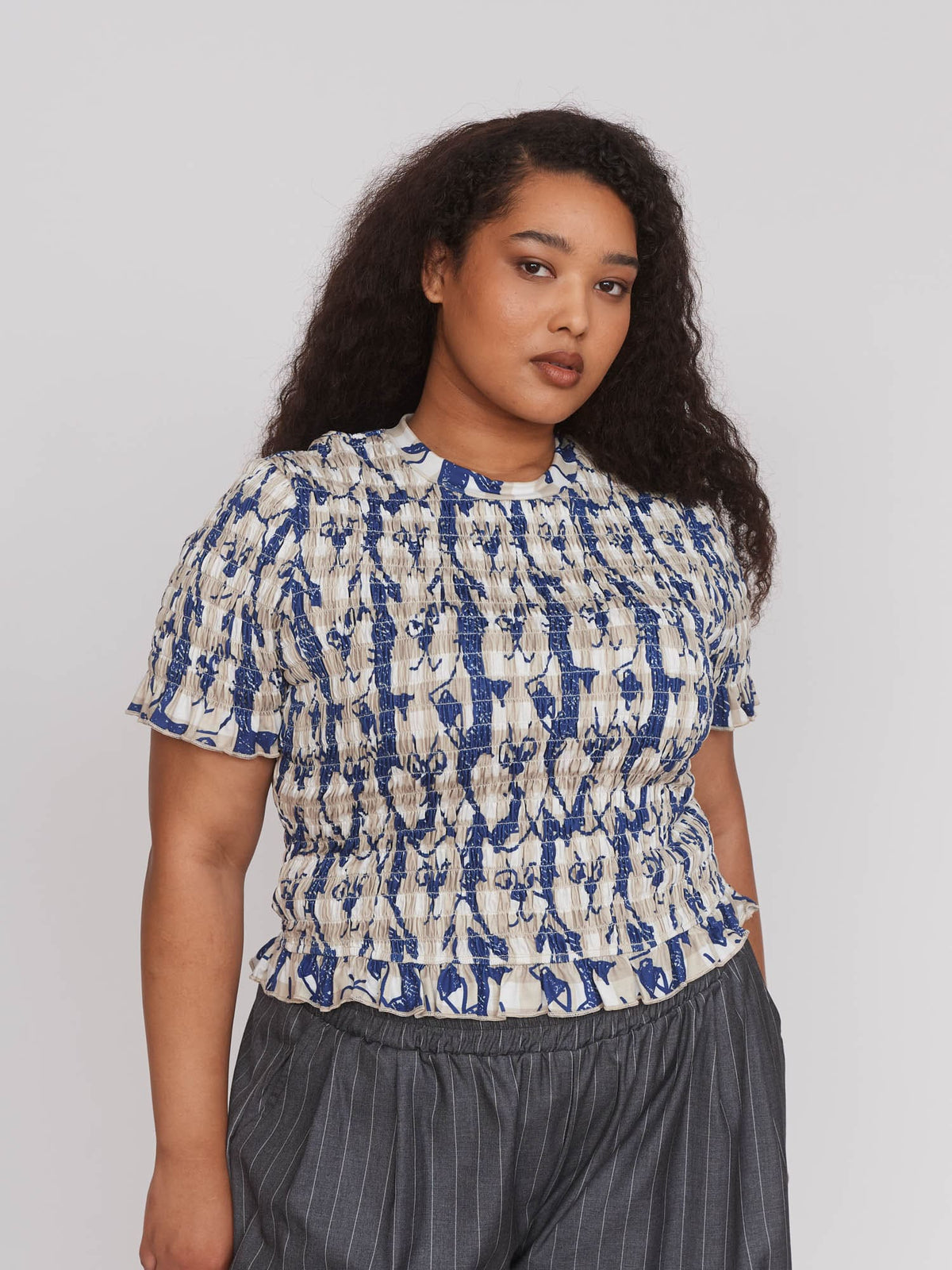 model:Zaynab wears size XXL and is 5’8”