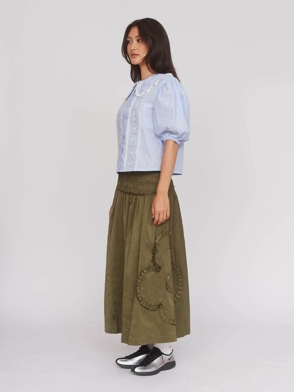 model:Aira wears size 8 and is 5’9”