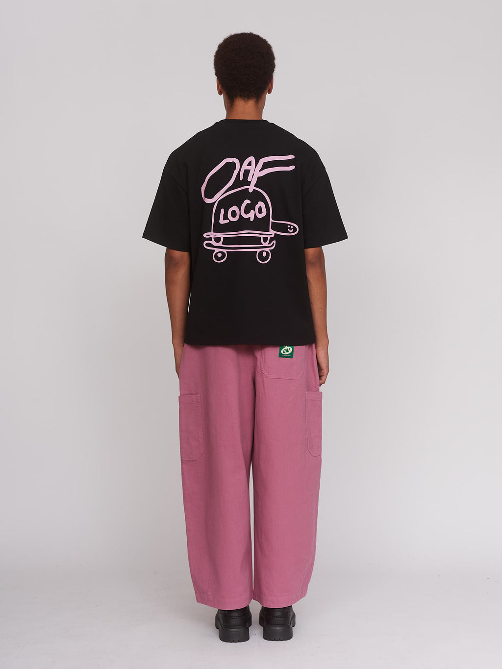 model:Fiki wears size L and is 6’3”