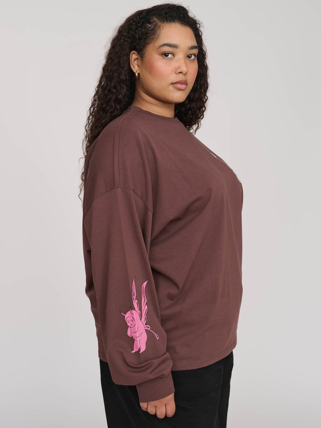 model:Zaynab wears size XXL and is 5’8”