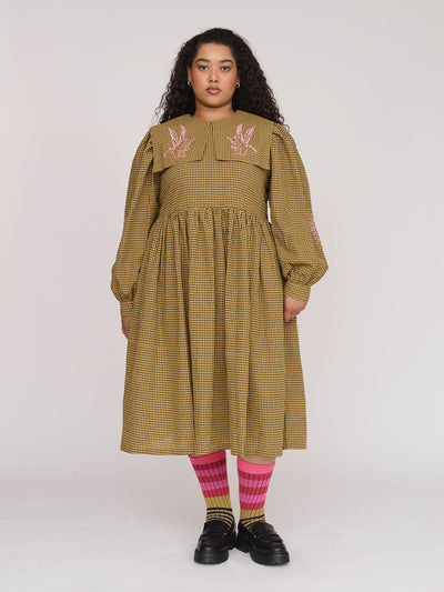 collection-curve, model:Zaynab wears size XXL and is 5’8”