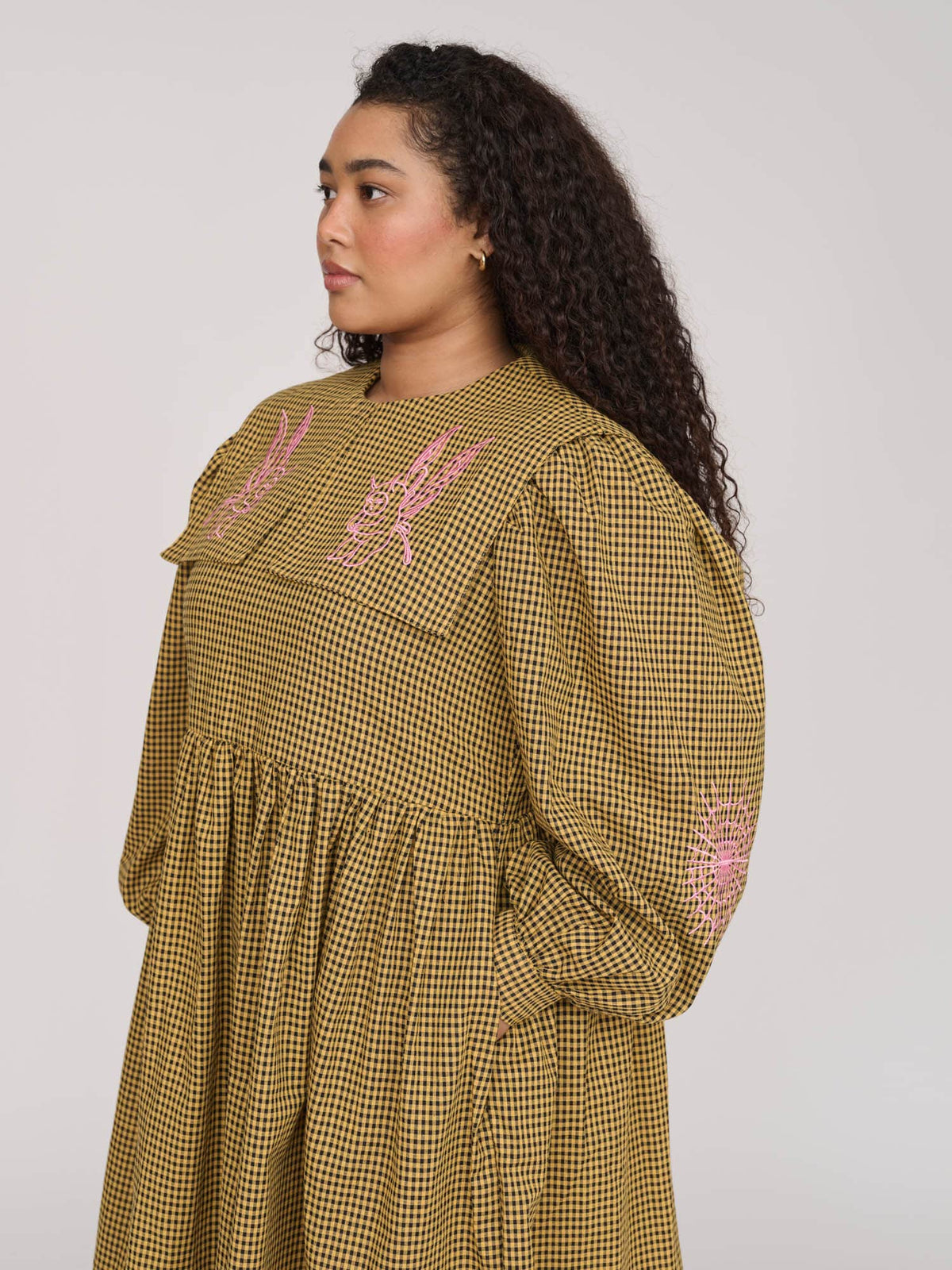 model:Zaynab wears size XXL and is 5’8”