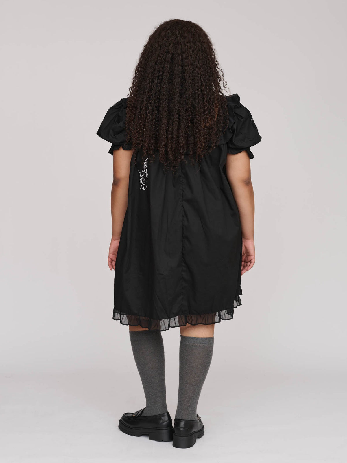 model:Zaynab wears size XXL and is 5’8”