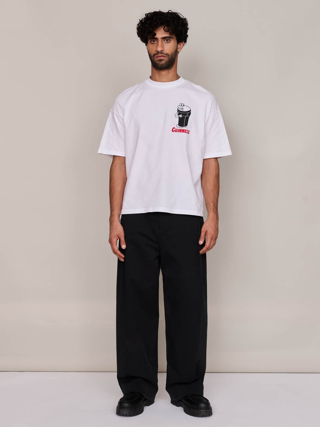 model:Ali wears size M and is 6’1”