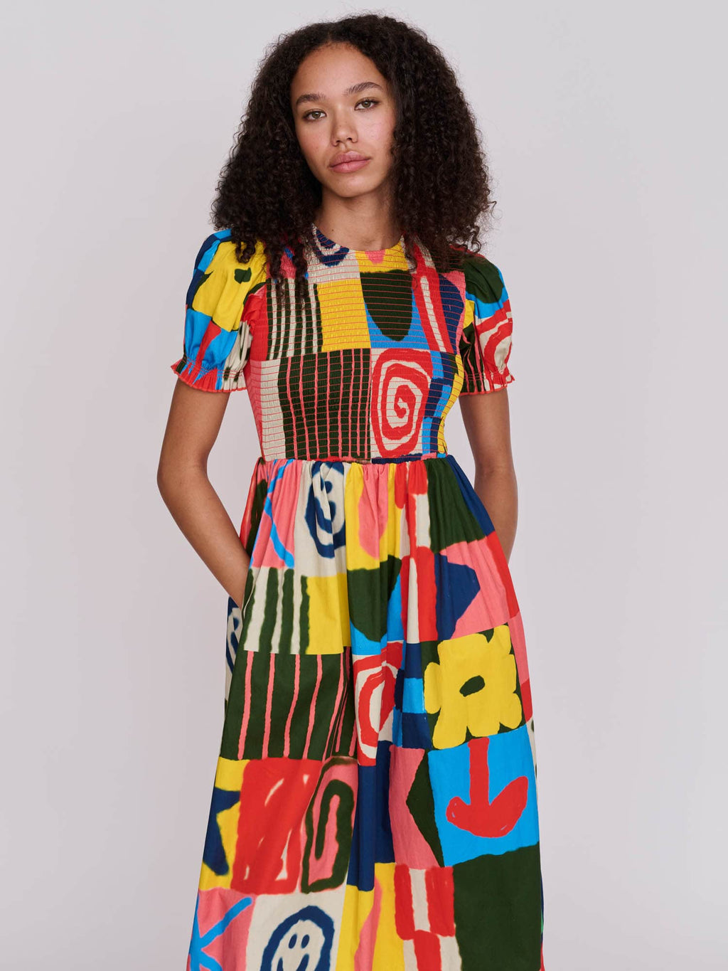 model:Florence wears size 8 and is 5’6”