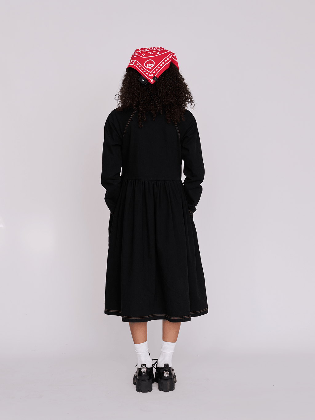 model:Florence wears size S and is 5’6”