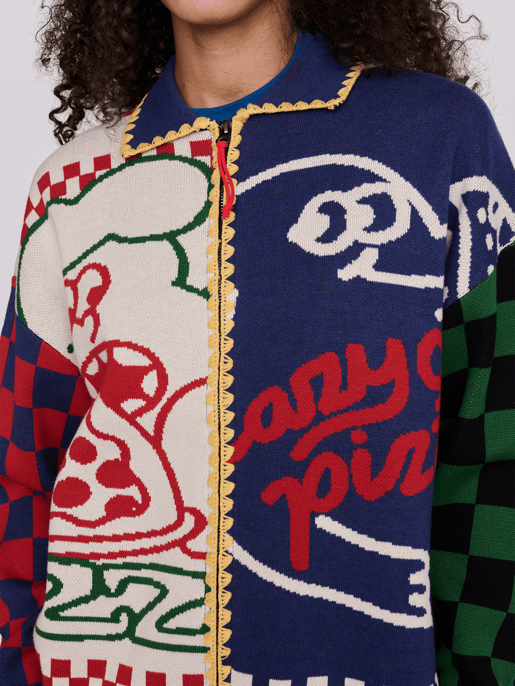 model:Florence wears size S and is 5’6”