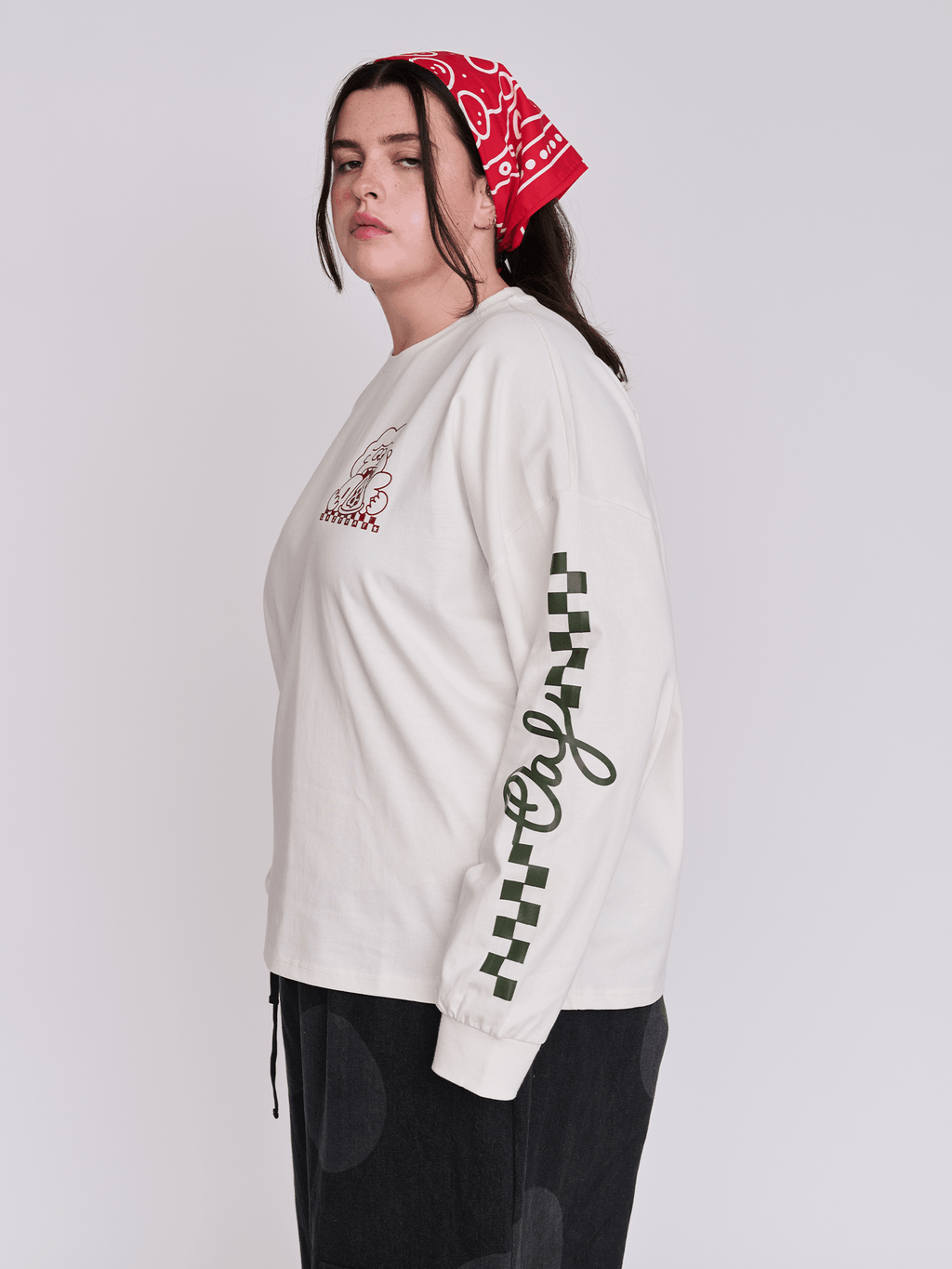 model:Bella wears size XXL and is 5’10”