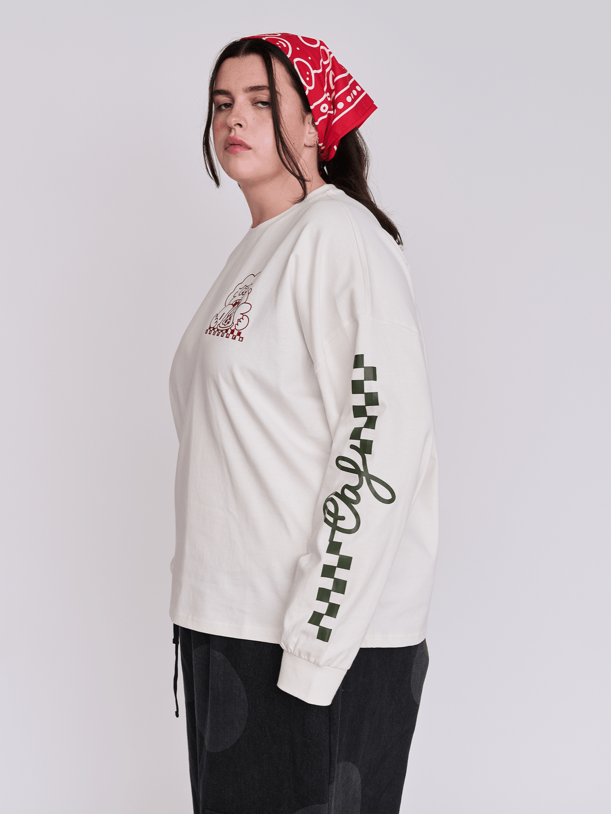model:Bella wears size XXL and is 5’10”