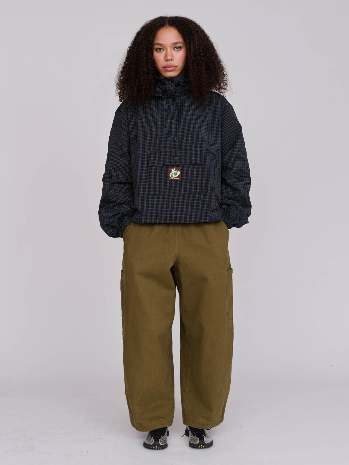 model:Florence wears size S and is 5’6”